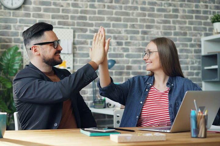 Help-collega-is-generatie-ouder-Zo-werk-je-als-Gen-Z-samen-1076x715
