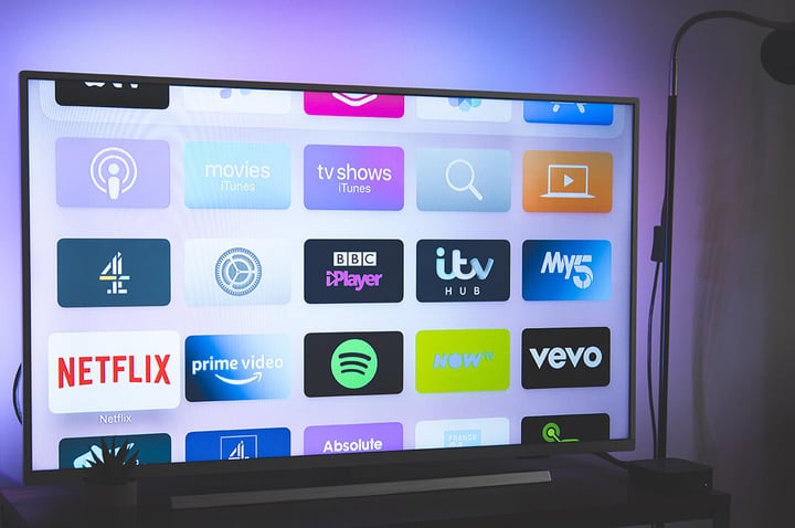 Afwisseling naast je school? Relax met deze 6 Netflix en Amazon kijktips