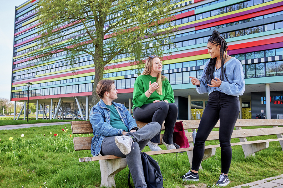 Communiceren in de Nederlandse Gebarentaal