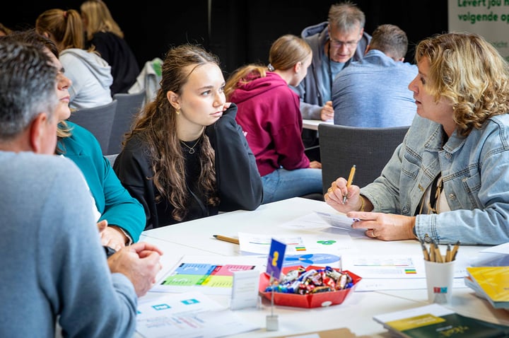 goed-voorbereid-naar-een-onderwijsbeurs-1076x715