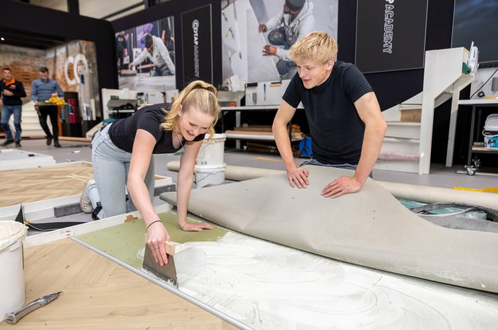 met-je-handen-werken-iets-moois-maken-interieurvakman-1076x715