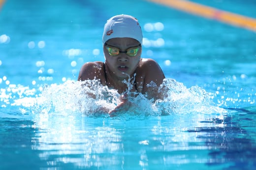 Topsport en studiekeuze: Suzie Pellis (16) is paralympisch zwemster