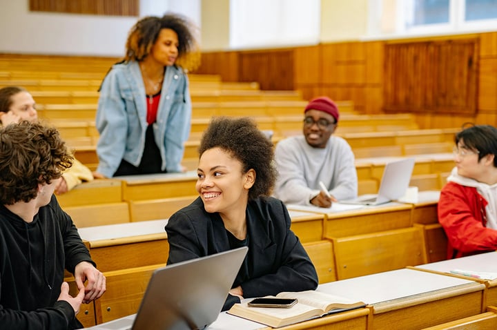 verschil-hbo-rechten-en-rechtsgeleerdheid-wo-1076x715