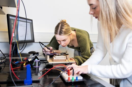 Waarom de wereld geen extra finfluencers nodig heeft, maar wél meer ingenieurs