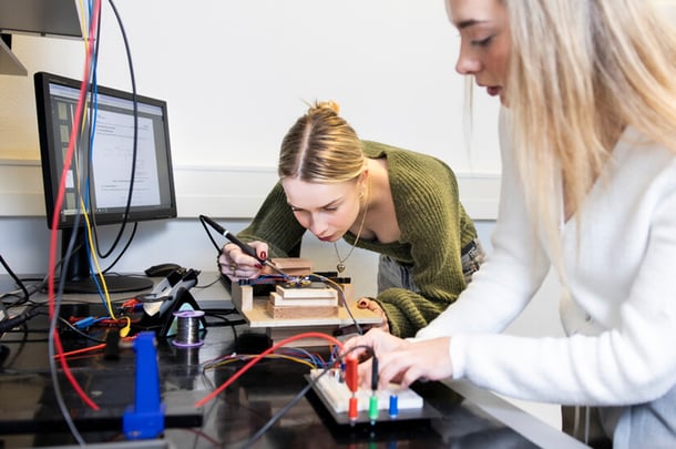 Waarom de wereld geen extra finfluencers nodig heeft, maar wél meer ingenieurs