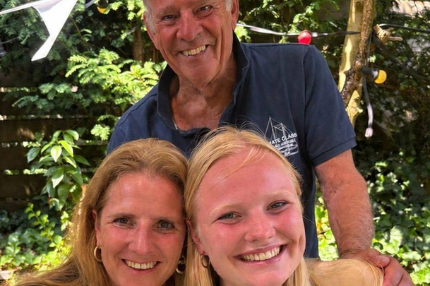 Voor opa Hans (79) was Groningen al ver weg, nu neemt zijn hockeyende kleindochter in VS soms vliegtuig voor uitwedstrijden