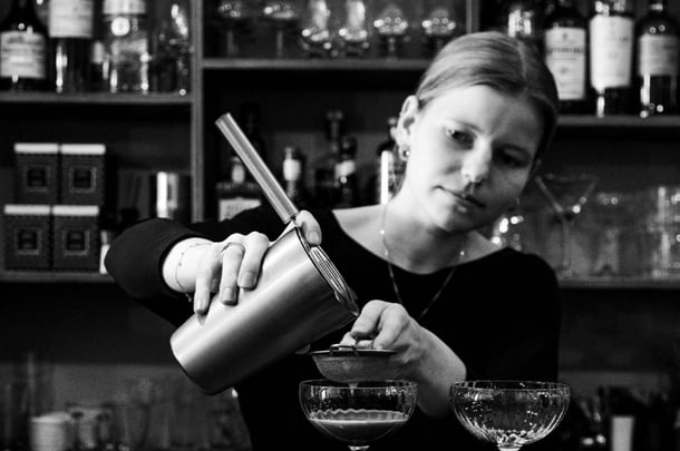 Nooit meer met tegenzin naar je werk? Zó leuk is werken in de horeca volgens Nina