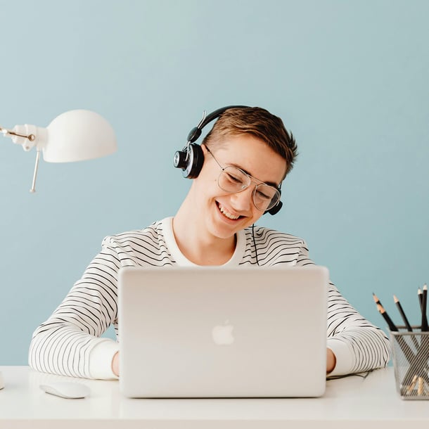 Zo-zet-je-LinkedIn-optimaal-in 8-tips-op-een-rij-1440x1440