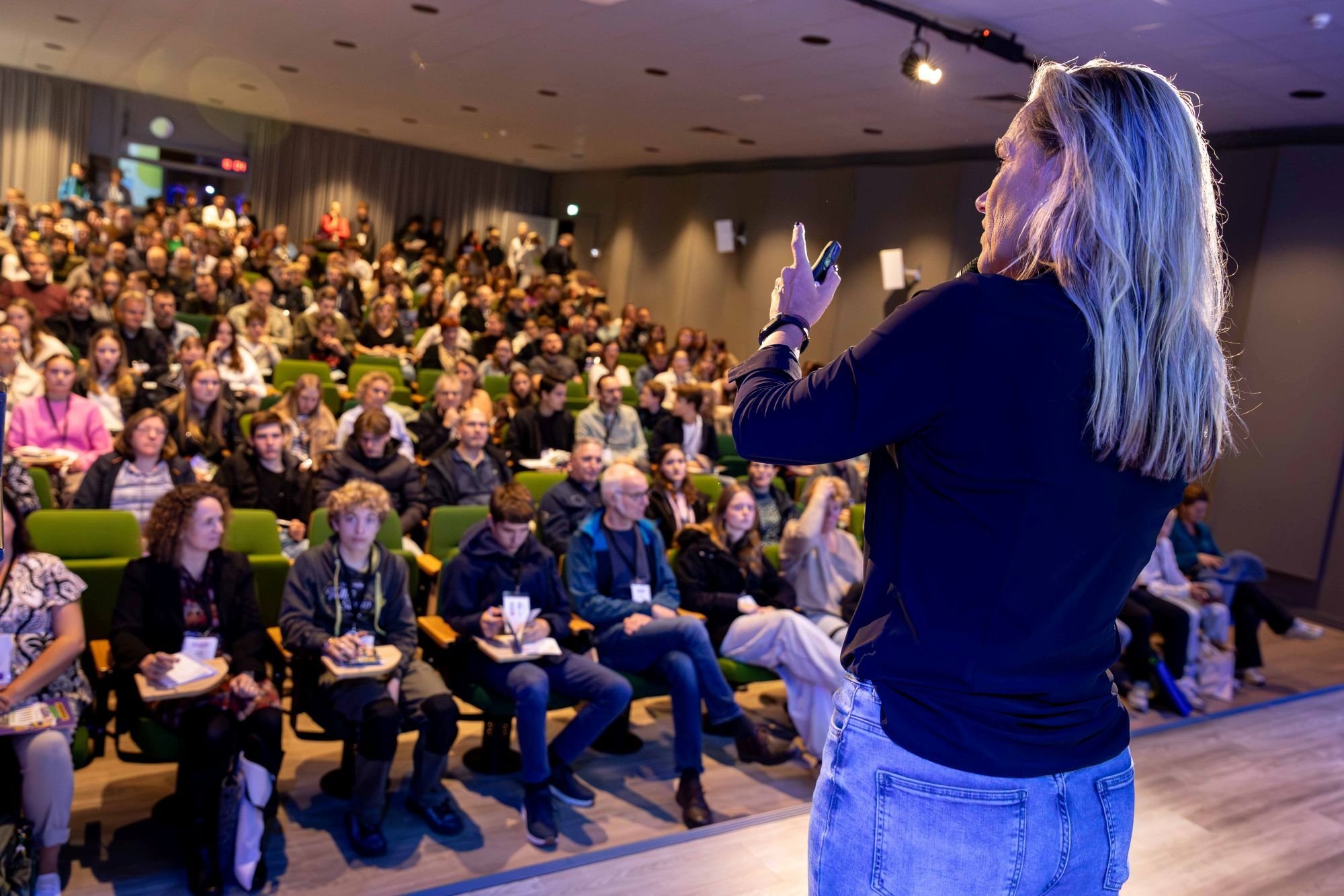 goed-voorbereid-naar-een-onderwijsbeurs-afbeelding