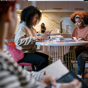 Hospiteren voor minder sociale studenten