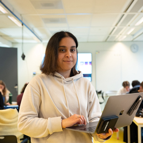 “Ik wilde meer dan design: echt leren hoe je websites bouwt”