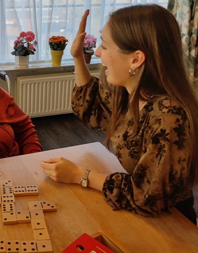 Bente helpt in zorgcentrum en heeft zo studentenkamer voor 100 euro