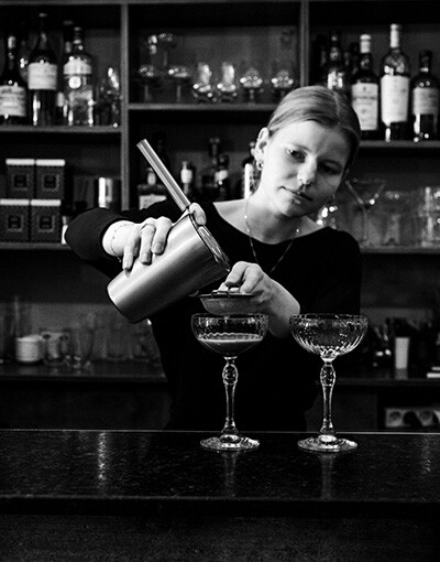 Nooit meer met tegenzin naar je werk? Zó leuk is werken in de horeca volgens Nina