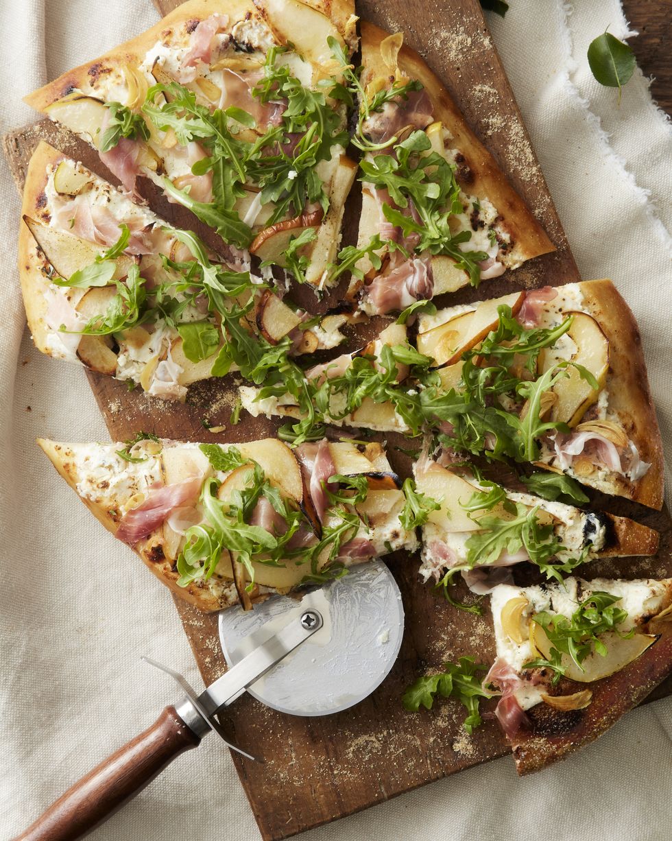 pear-prosciutto-and-goat-cheese-pizza-with-arugula-1631635007