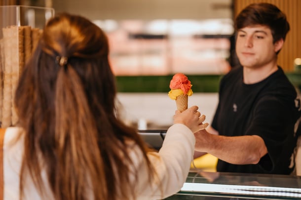 Waarom jij deze zomer in de horeca wilt werken